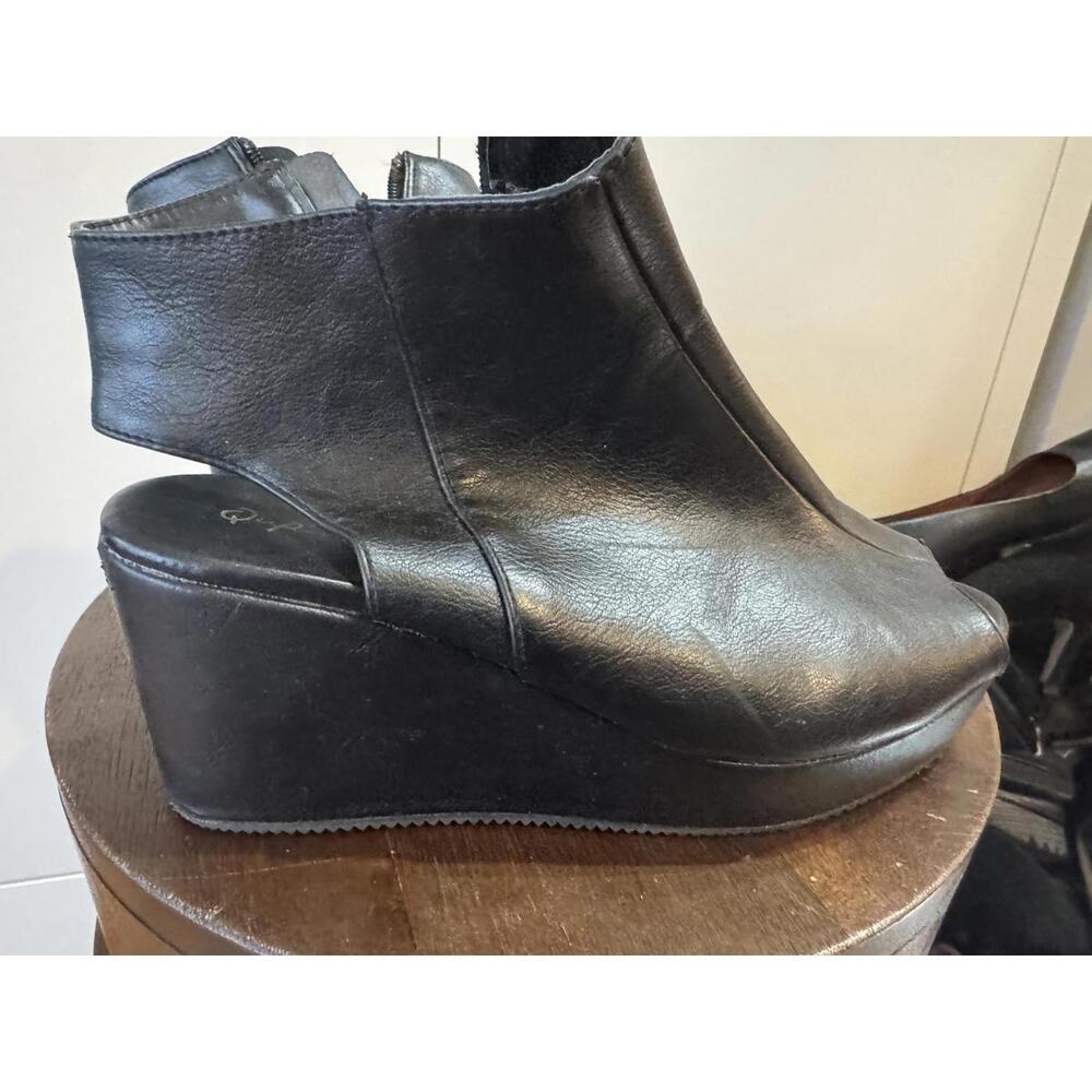 Qupid Women's Black Wedge Heels